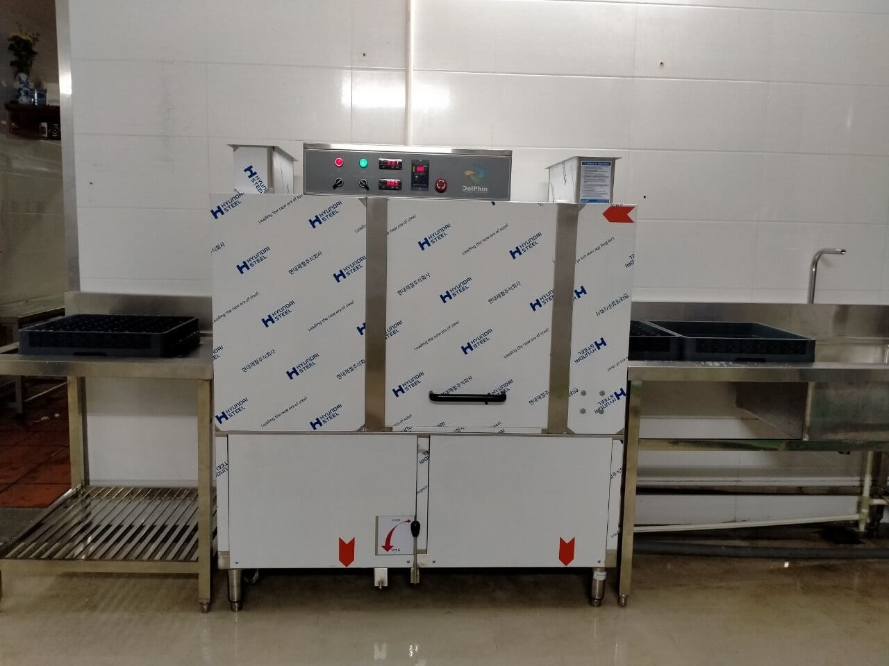 Máy rửa chén bát công nghiệp loại băng chuyền Dolphin DRC-1E